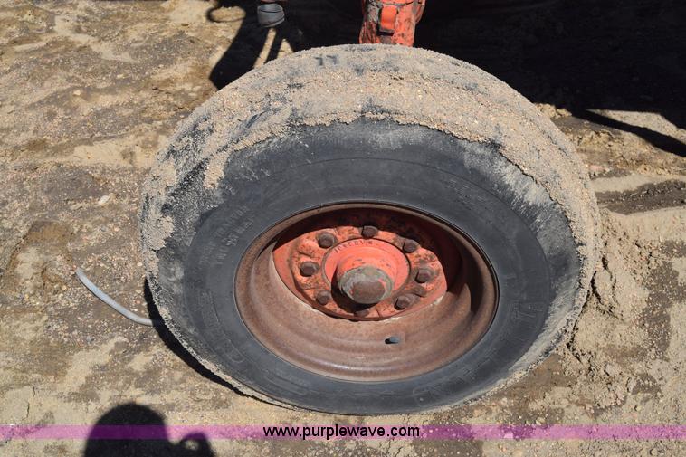 image for item AW9815 Case 930 tractor