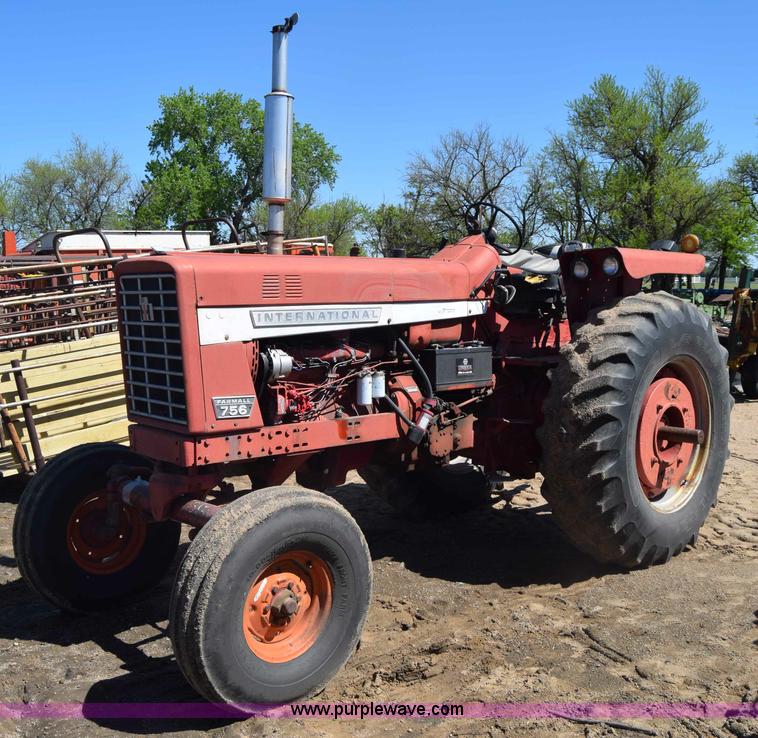 image for item AW9816 International 756 tractor