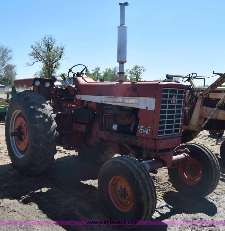 image for item AW9816 International 756 tractor
