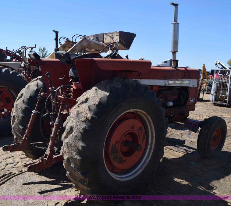 image for item AW9816 International 756 tractor