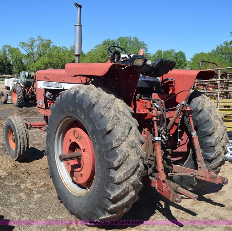 image for item AW9816 International 756 tractor