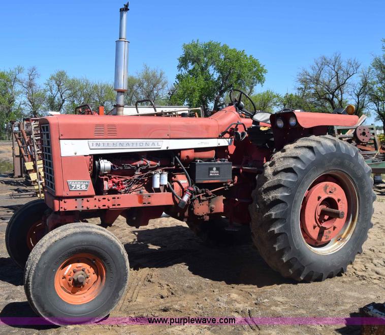 image for item AW9816 International 756 tractor