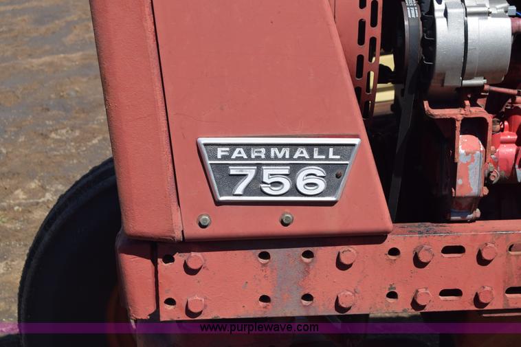 image for item AW9816 International 756 tractor