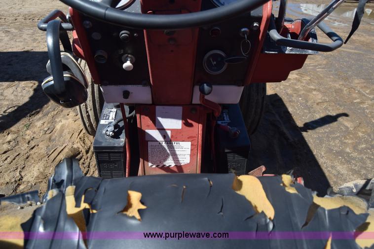 image for item AW9816 International 756 tractor