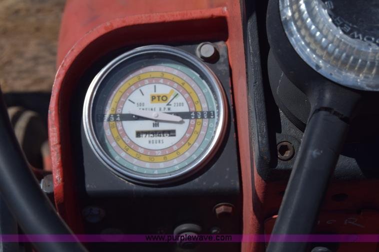 image for item AW9816 International 756 tractor