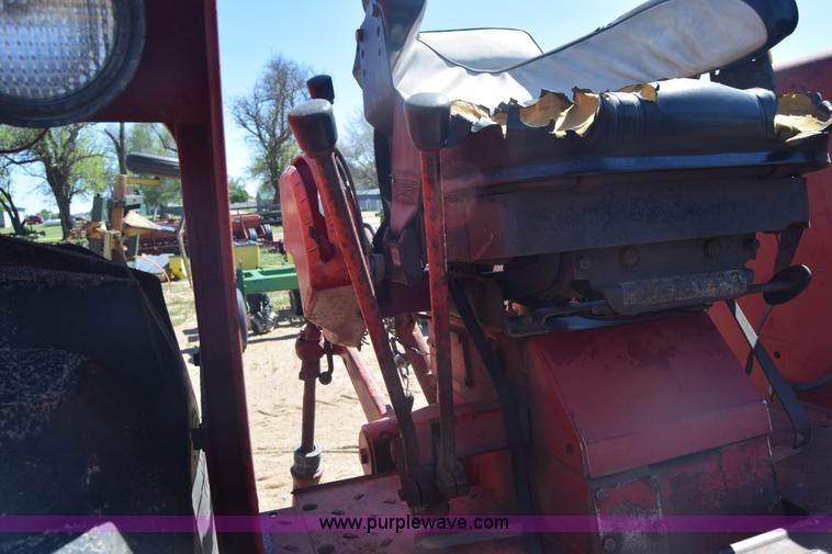 image for item AW9816 International 756 tractor