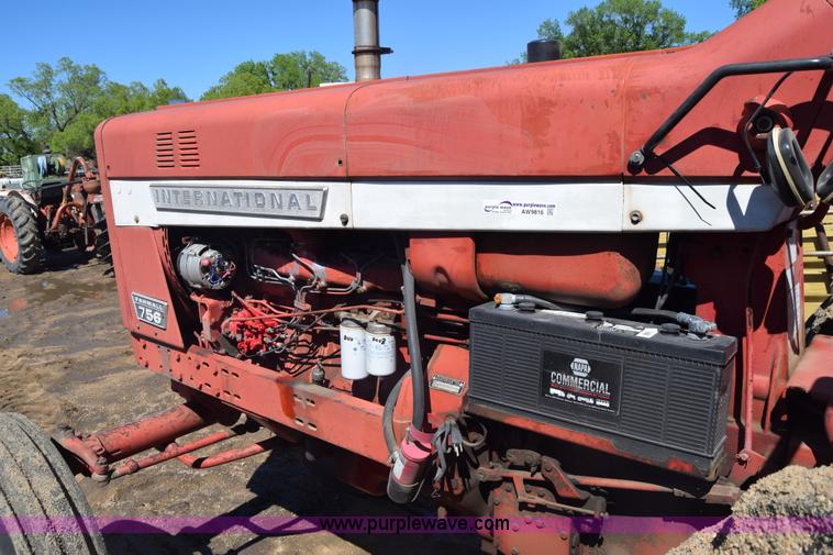 image for item AW9816 International 756 tractor