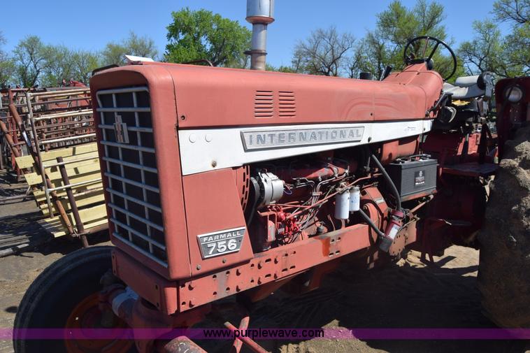 image for item AW9816 International 756 tractor