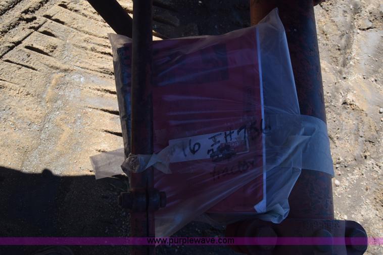 image for item AW9816 International 756 tractor