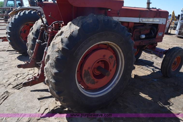 image for item AW9816 International 756 tractor