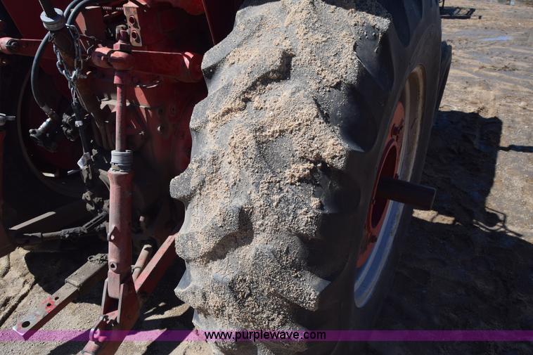 image for item AW9816 International 756 tractor