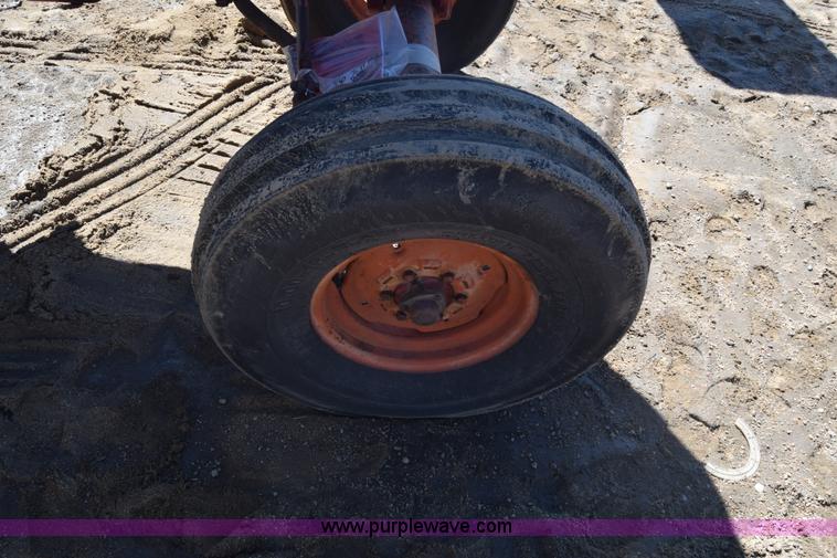 image for item AW9816 International 756 tractor