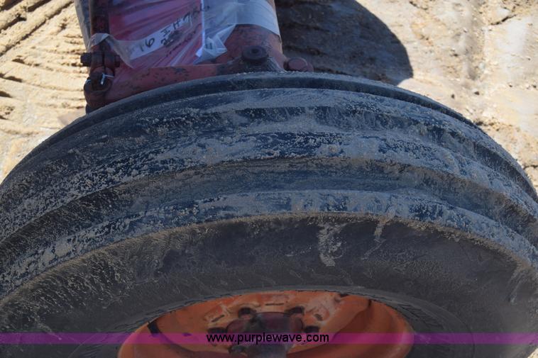 image for item AW9816 International 756 tractor