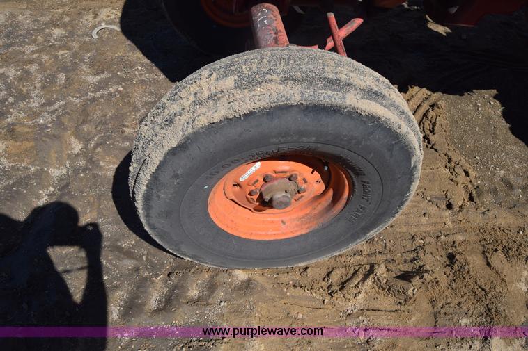 image for item AW9816 International 756 tractor