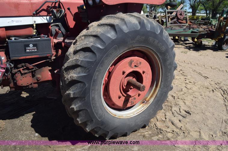 image for item AW9816 International 756 tractor