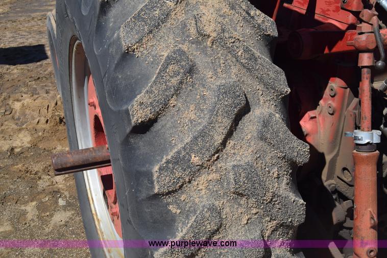 image for item AW9816 International 756 tractor