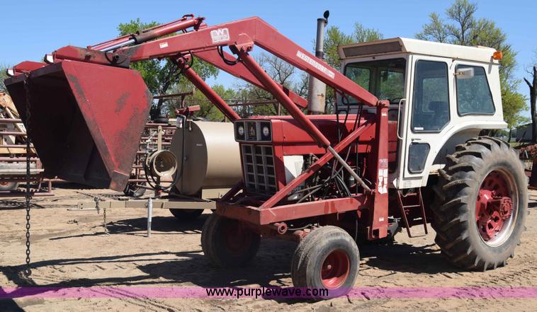image for item AW9823 International 1066 tractor