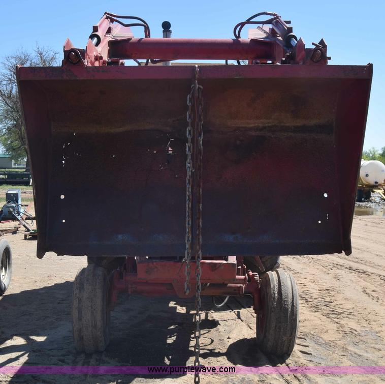 image for item AW9823 International 1066 tractor