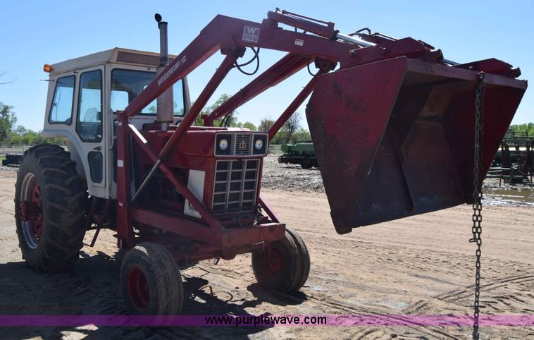 image for item AW9823 International 1066 tractor
