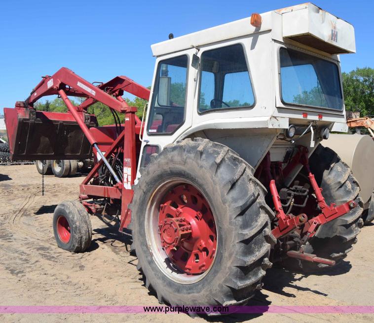 image for item AW9823 International 1066 tractor