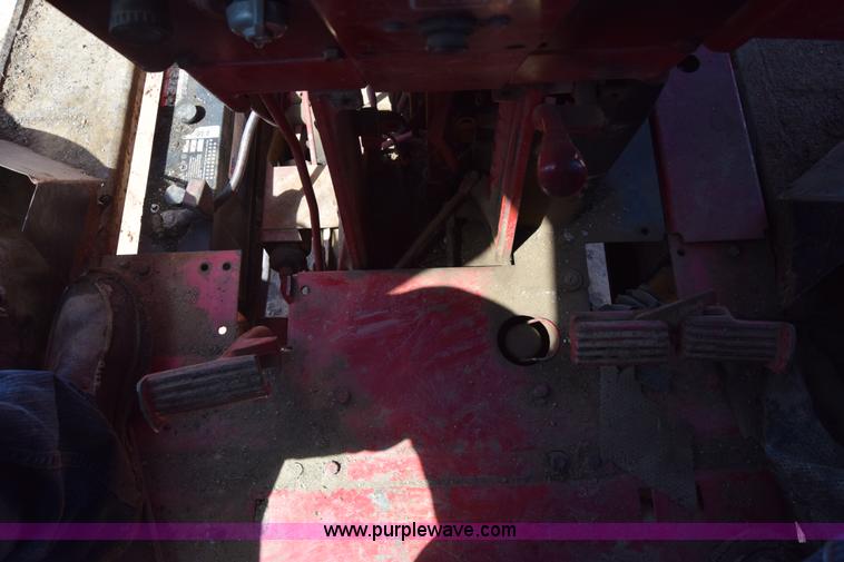 image for item AW9823 International 1066 tractor