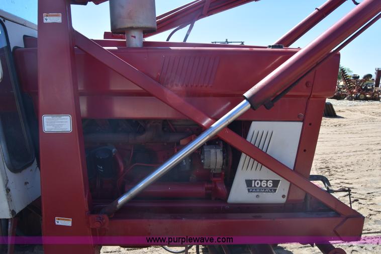 image for item AW9823 International 1066 tractor