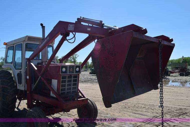image for item AW9823 International 1066 tractor