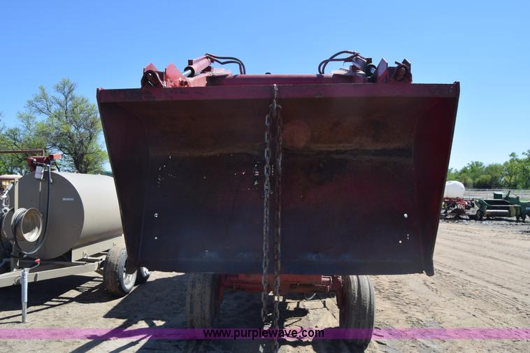 image for item AW9823 International 1066 tractor