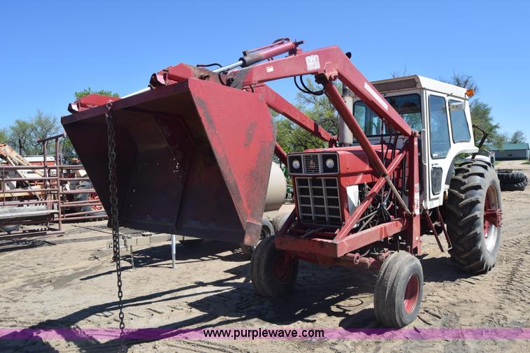 image for item AW9823 International 1066 tractor