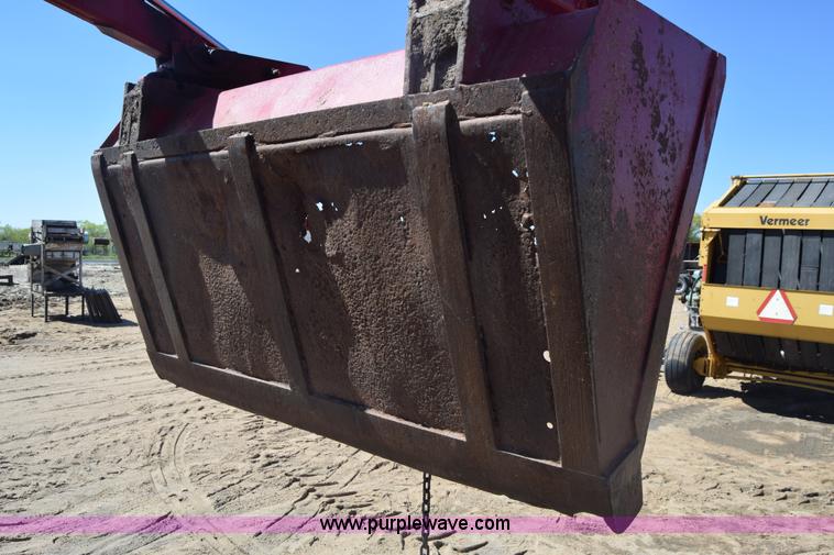 image for item AW9823 International 1066 tractor