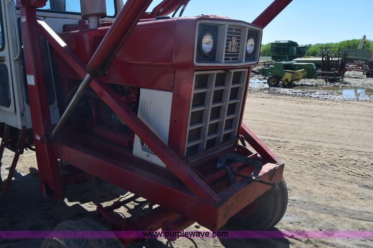 image for item AW9823 International 1066 tractor