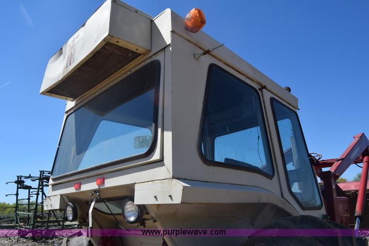 image for item AW9823 International 1066 tractor