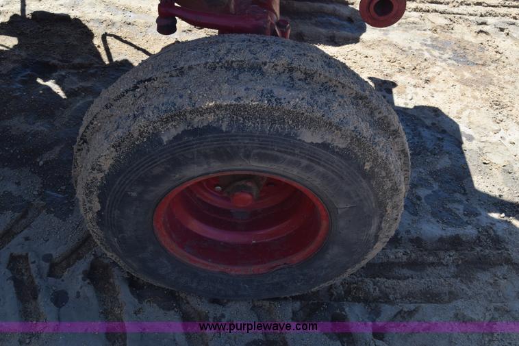 image for item AW9823 International 1066 tractor