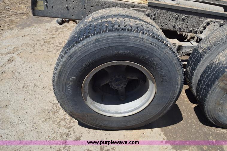 image for item AW9830 Semi truck rear end