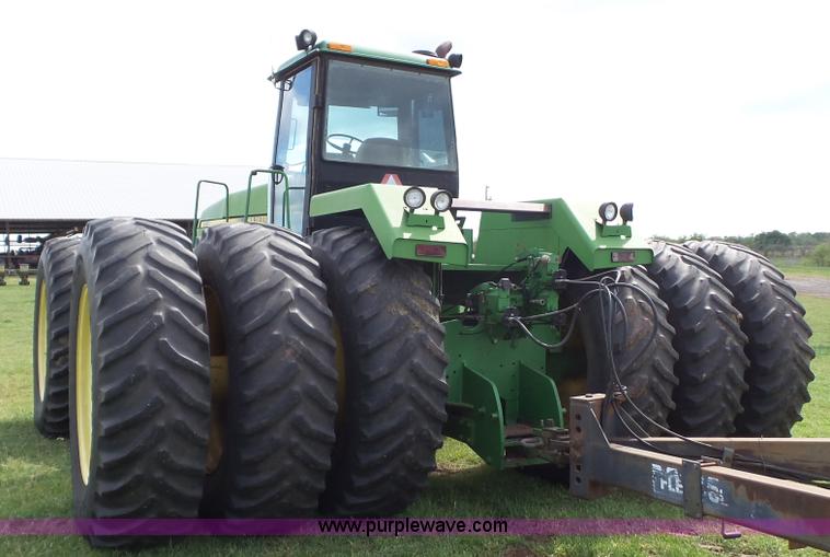 image for item BZ9091 1990 John Deere 8960 4WD tractor