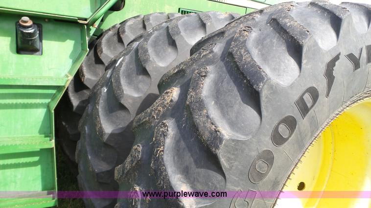 image for item BZ9091 1990 John Deere 8960 4WD tractor