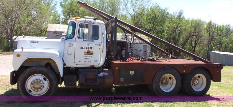 image for item BZ9092 1981 Mack R686ST yard truck