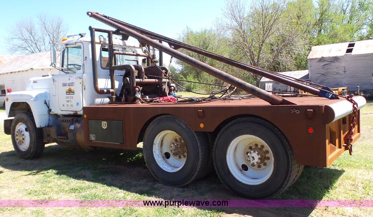 image for item BZ9092 1981 Mack R686ST yard truck