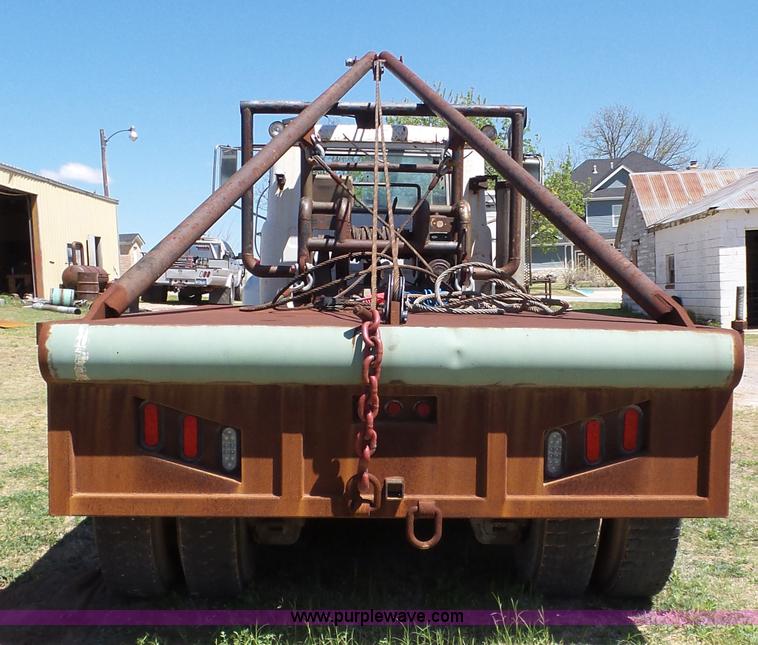 image for item BZ9092 1981 Mack R686ST yard truck