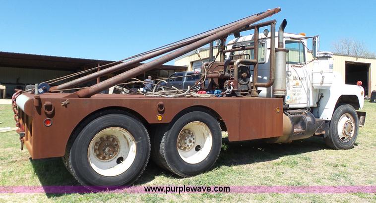 image for item BZ9092 1981 Mack R686ST yard truck