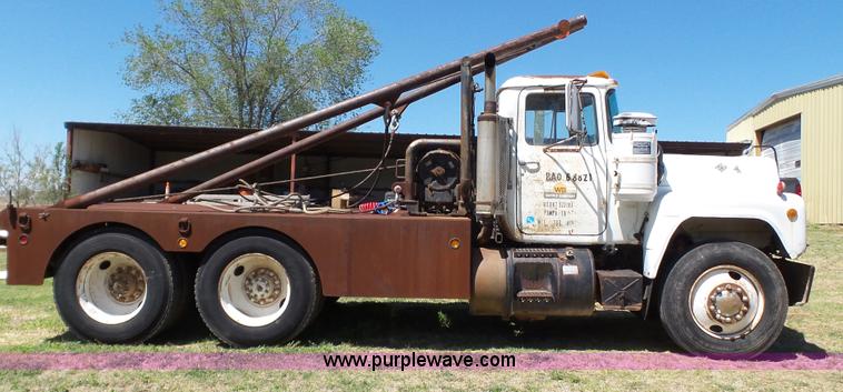 image for item BZ9092 1981 Mack R686ST yard truck