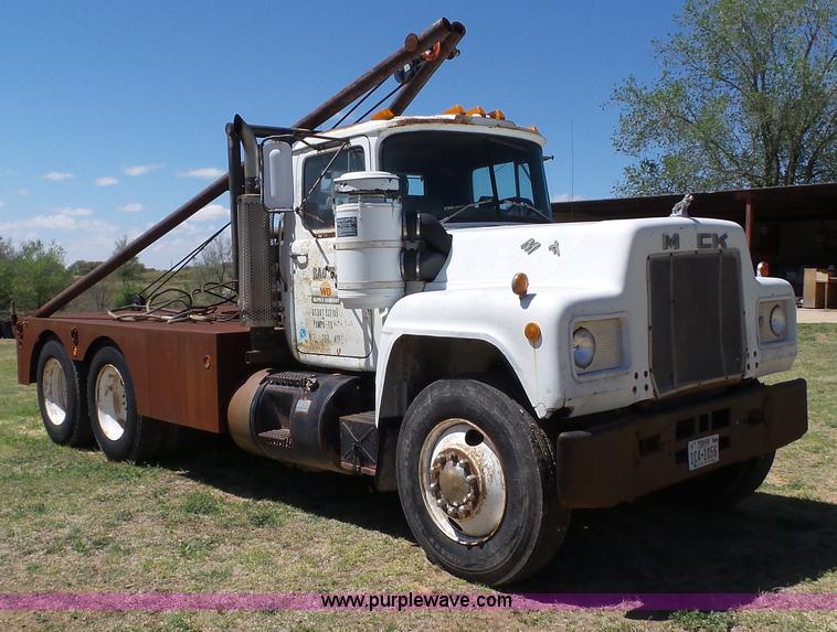 image for item BZ9092 1981 Mack R686ST yard truck