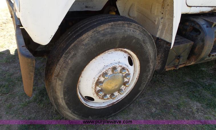 image for item BZ9092 1981 Mack R686ST yard truck