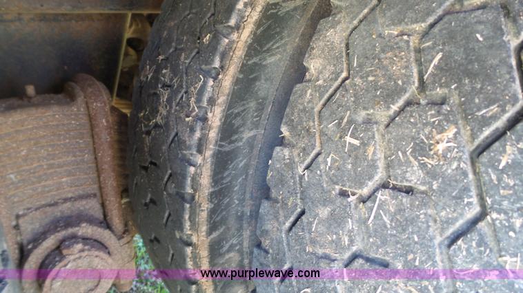 image for item BZ9092 1981 Mack R686ST yard truck