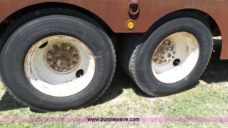 image for item BZ9092 1981 Mack R686ST yard truck