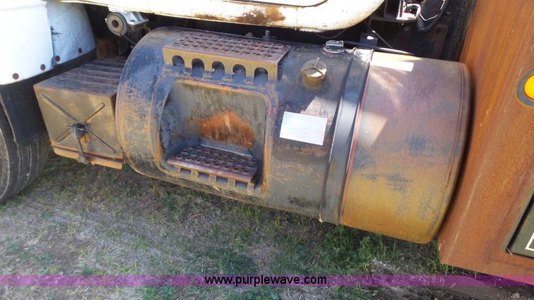 image for item BZ9092 1981 Mack R686ST yard truck