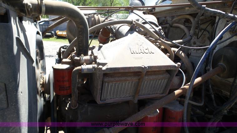 image for item BZ9092 1981 Mack R686ST yard truck