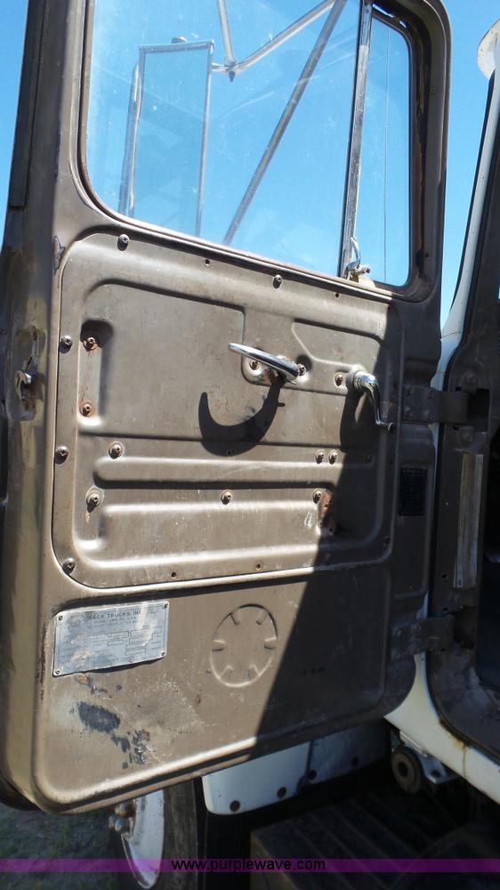 image for item BZ9092 1981 Mack R686ST yard truck