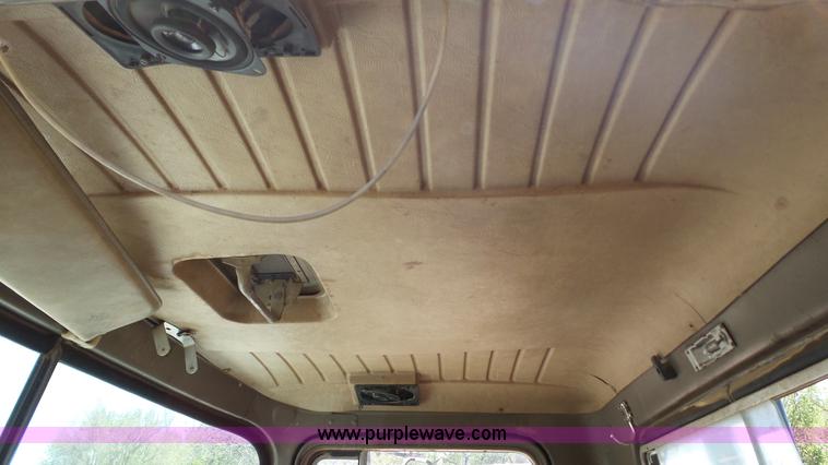 image for item BZ9092 1981 Mack R686ST yard truck