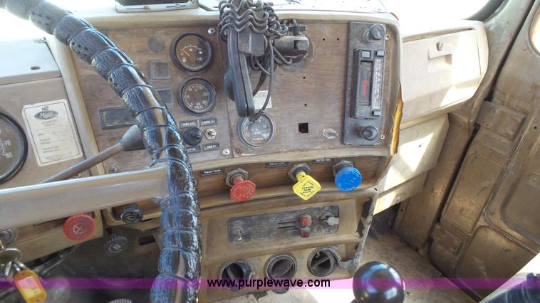 image for item BZ9092 1981 Mack R686ST yard truck